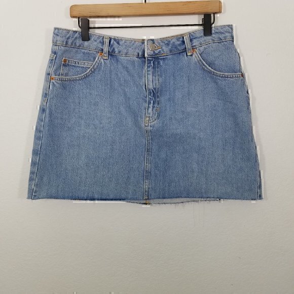Topshop Dresses & Skirts - NWT Topshop Denim Mini Skirt Size 12